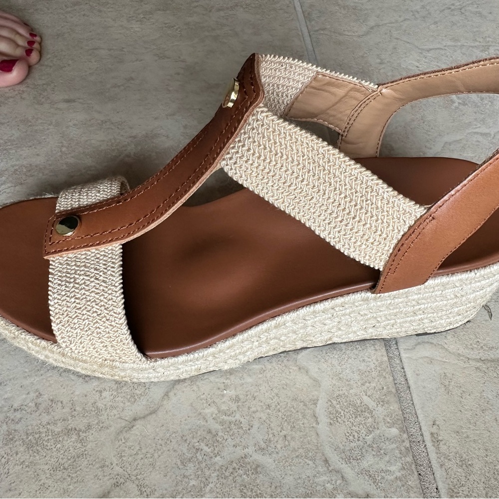 Vionic Brown and Natural Woven Leather Slingback Sandals - Picture 7 of 12